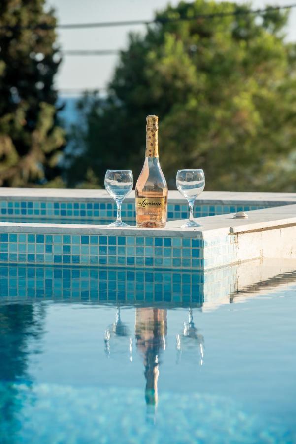 Villa Costamare - Enjoy Lazy Days On The Private Pool-Jacuzzi Pefki  ภายนอก รูปภาพ