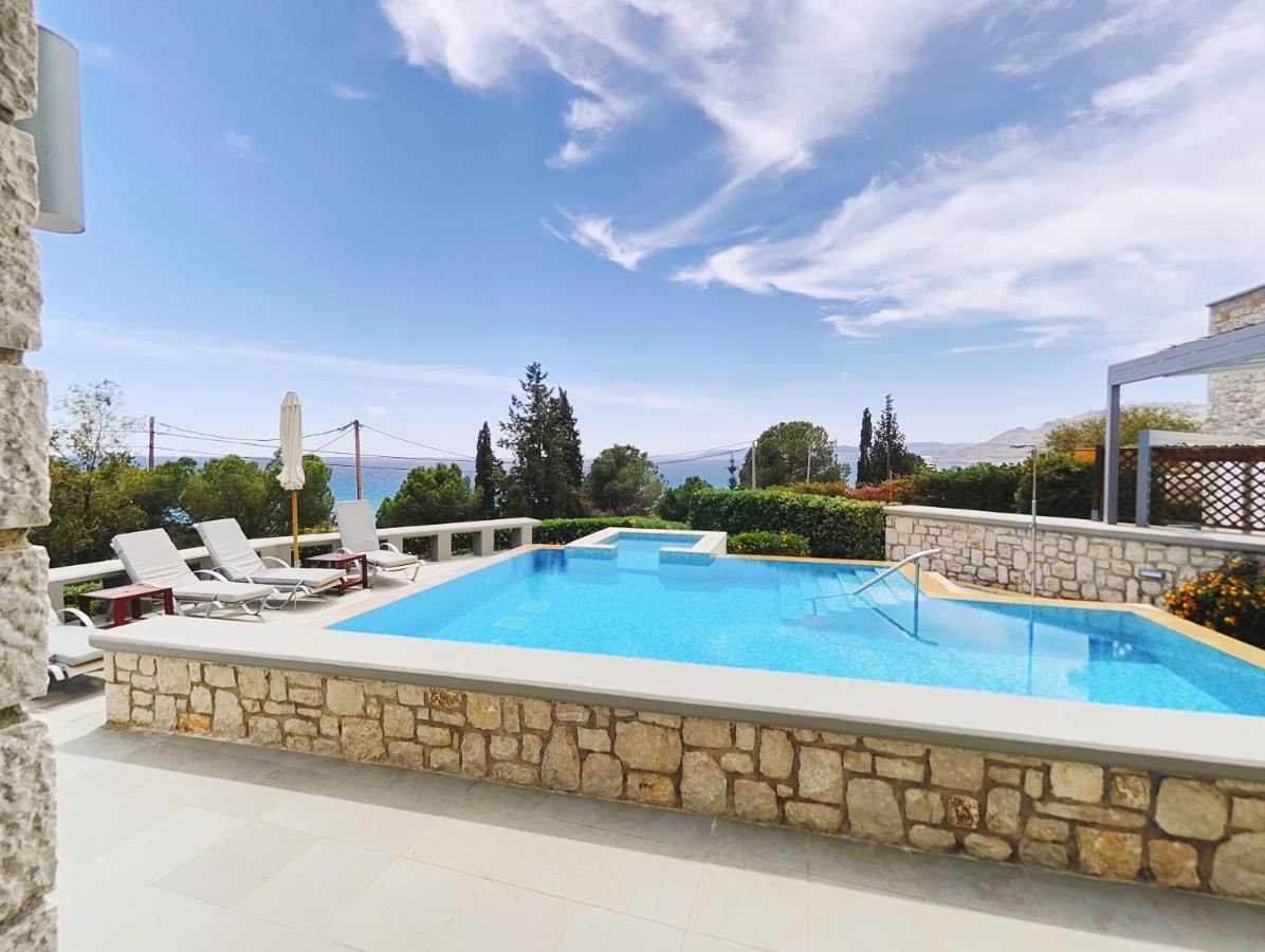 Villa Costamare - Enjoy Lazy Days On The Private Pool-Jacuzzi Pefki  ภายนอก รูปภาพ
