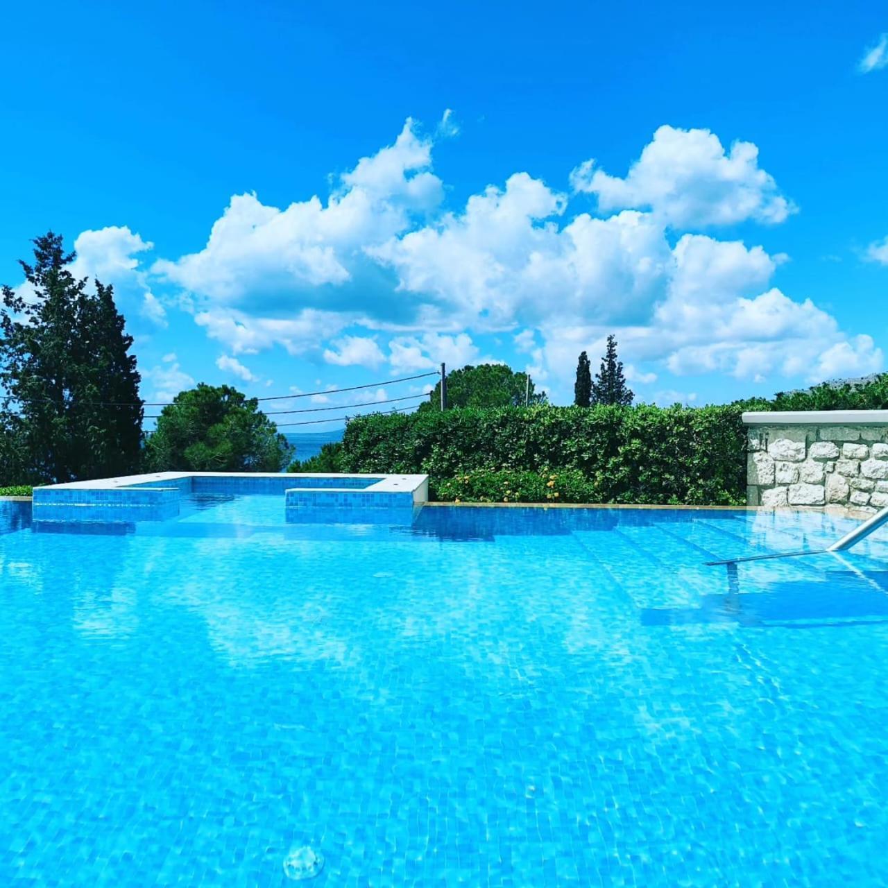 Villa Costamare - Enjoy Lazy Days On The Private Pool-Jacuzzi Pefki  ภายนอก รูปภาพ