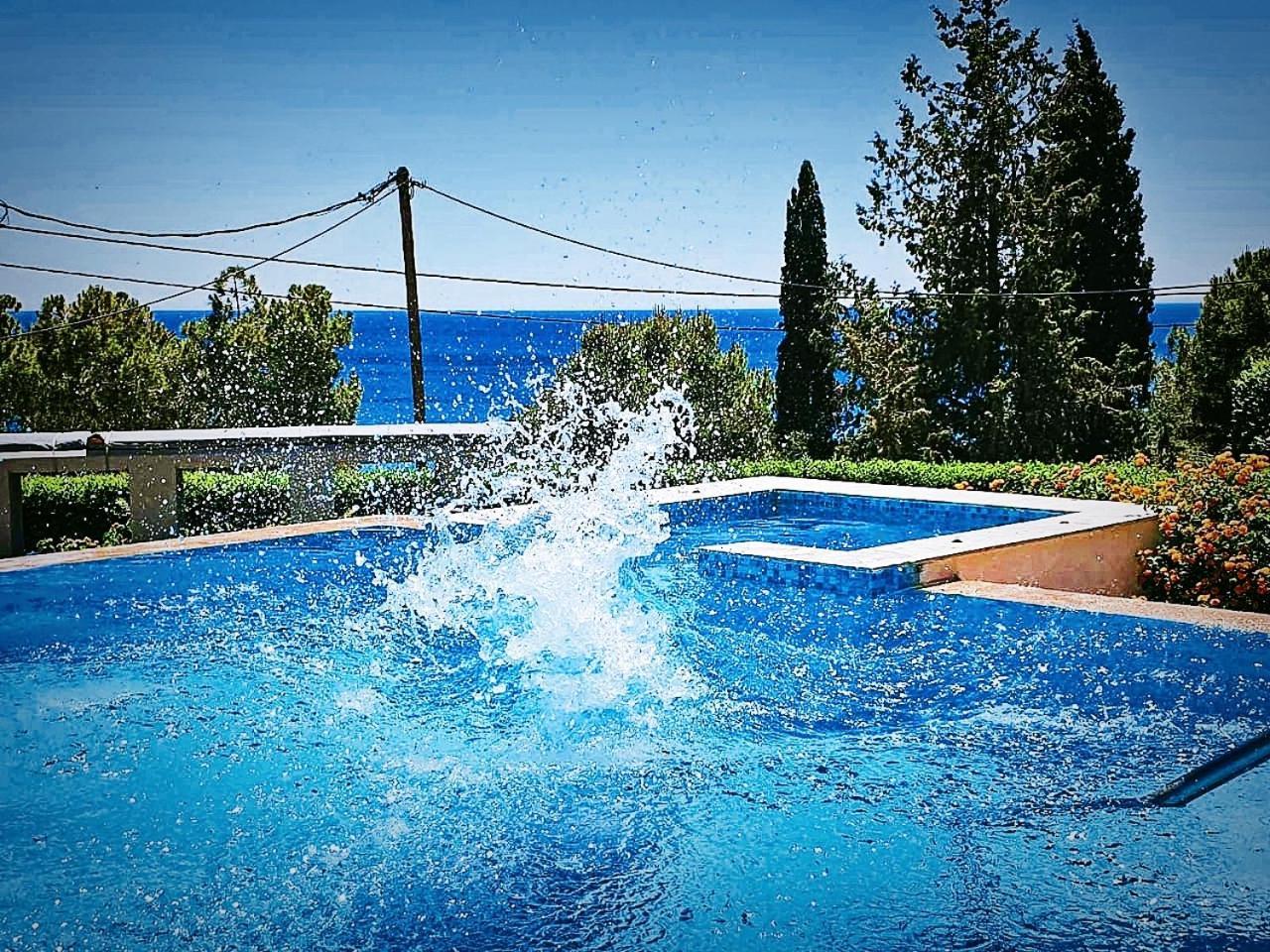 Villa Costamare - Enjoy Lazy Days On The Private Pool-Jacuzzi Pefki  ภายนอก รูปภาพ