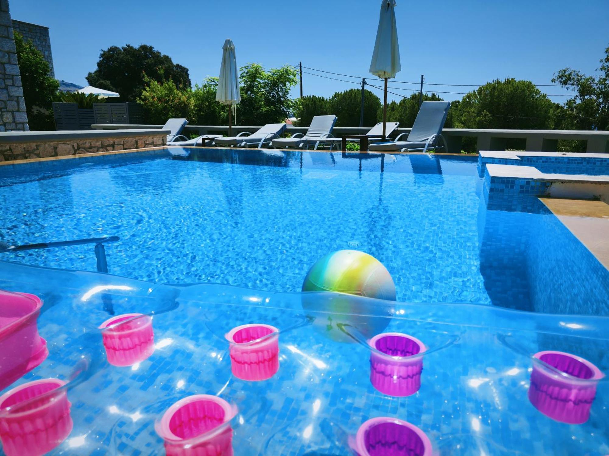 Villa Costamare - Enjoy Lazy Days On The Private Pool-Jacuzzi Pefki  ภายนอก รูปภาพ